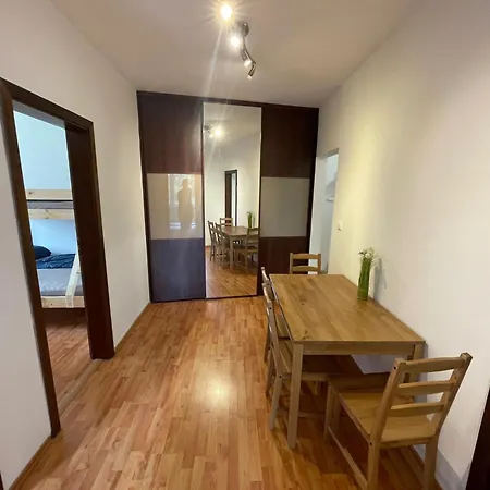 3br Near Center With Parking 브라티슬라바