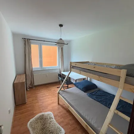 Apartment 3br Near Center With Parking *