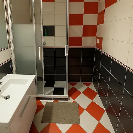 3br Near Center With Parking *