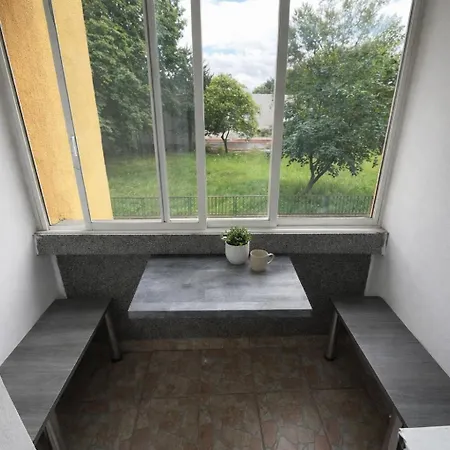 3br Near Center With Parking 아파트 *