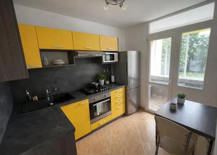 3br Near Center With Parking דירה *