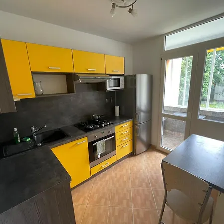 3br Near Center With Parking 公寓 *