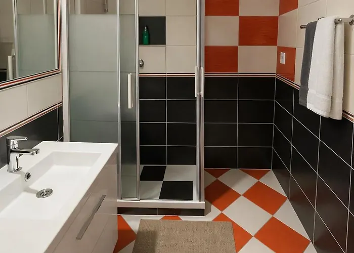 3br Near Center With Parking Διαμέρισμα Μπρατισλάβα
