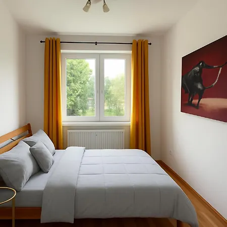 Lägenhet 3br Near Center With Parking Bratislava